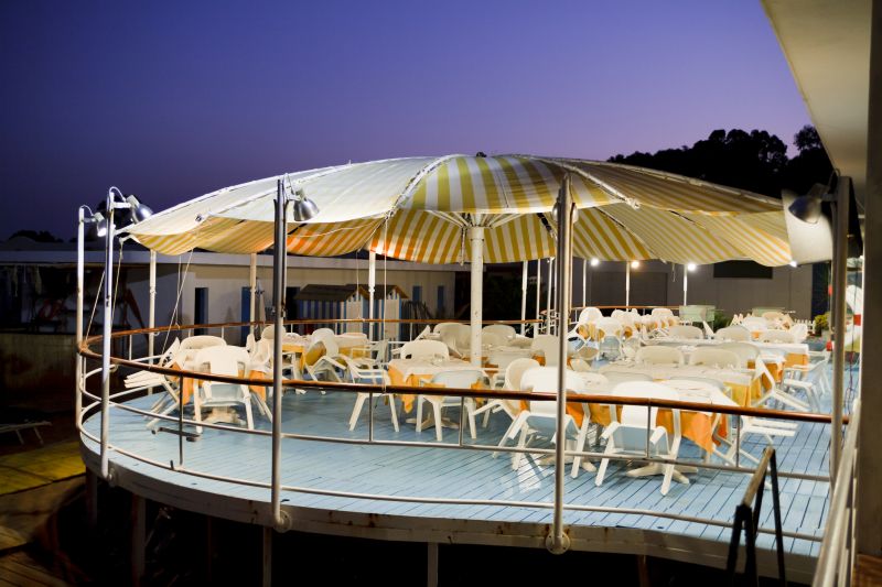 Benefits Of Commercial Deck And Porch Building For Business Properties